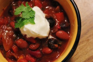 Chili with bluberries and a dollap of yogurt on top