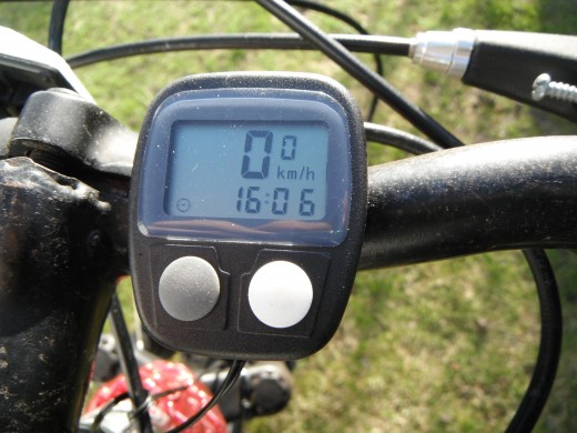 The mounted cycling computer.