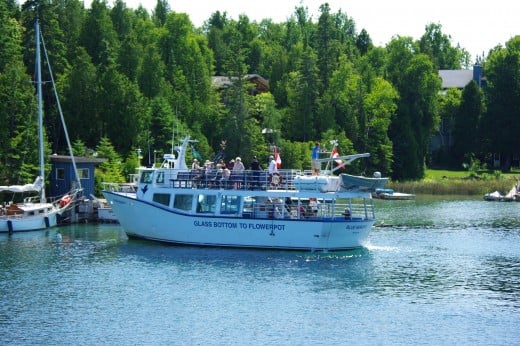 Smaller glass bottom ship ready for cruise to Flowerpot Island.