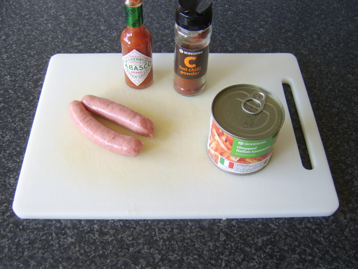 Sausages with spicy tomato sauce ingredients