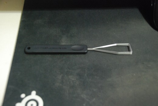The keycap remover tool.