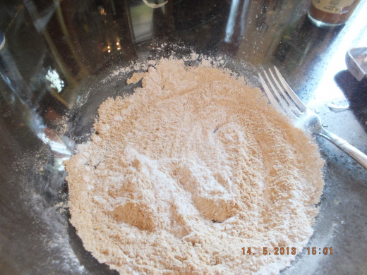 Mix the salt, arrowroot or cornstarch with the curry powder. It already smells awesome!