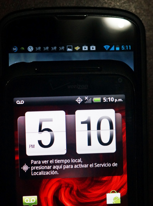 Comparison of cell phone signal on Google Nexus 4 (full bars) versus the Droid Incredible 2 (no bars - no reception).