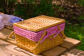 Learn how to pack a diet picnic that is healthy.