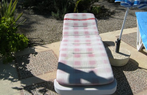 Sun Bleached Cover - Doesn´t exactly invite you to lie on it and soak up the ray´s !!