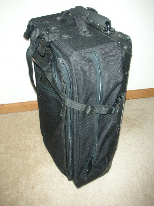 My 27" purdyneatstuff bag. Its not as thick as my travel pro.