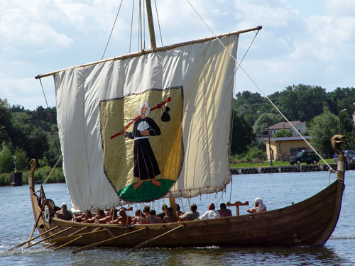 A recreated snekkja.