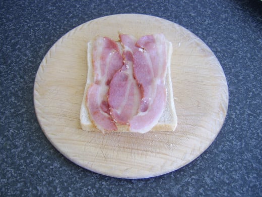 Bacon is first to be laid on bread