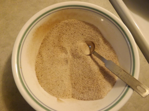 Mix the sugar and cinnamon together.