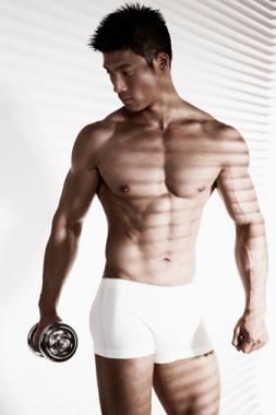 The larger the pectoral muscles, the further they will stick out from the torso, giving them a firm, toned appearance.