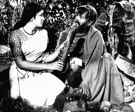 Kaviyur ponnamma and Sathyan in Film Odayil Ninnu