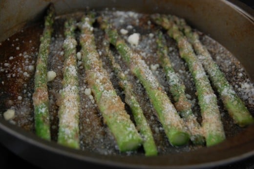 Asparagus with Parmesan and bread crumbs