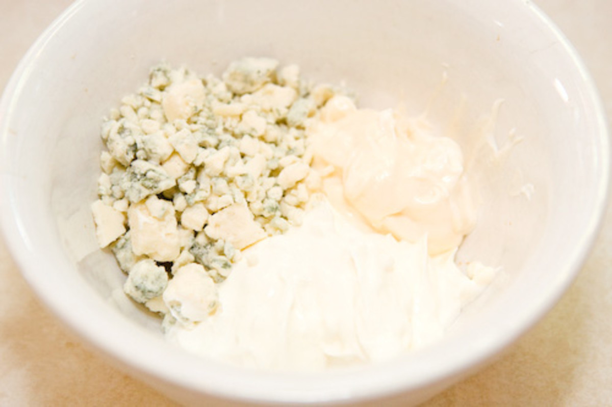 In a small bowl, combine sour cream, mayonnaise, and blue (bleu) cheese.