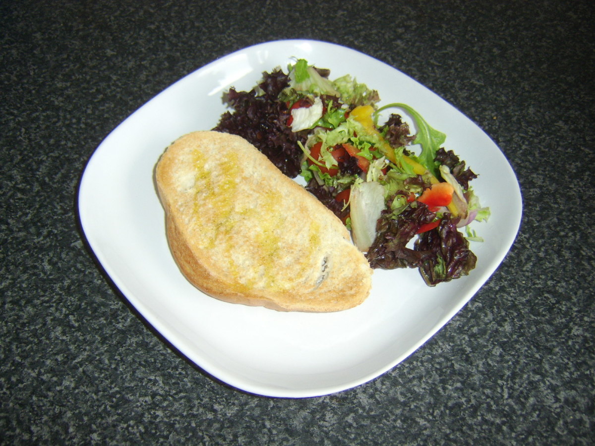 Bruschetta and mixed leaf salad