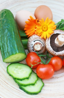 fresh organic ingredients including cucumber, tomatoes and eggs may be used in easy quick remedies for the skin when away