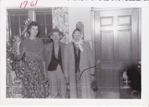 Polly, with Granpa and Grandma Matheny