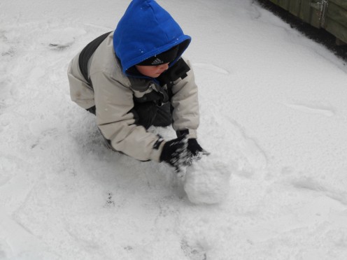 Be careful not to make the ball of snow too big as you will need to be able to lift the snow onto your placement for the Snow Man.