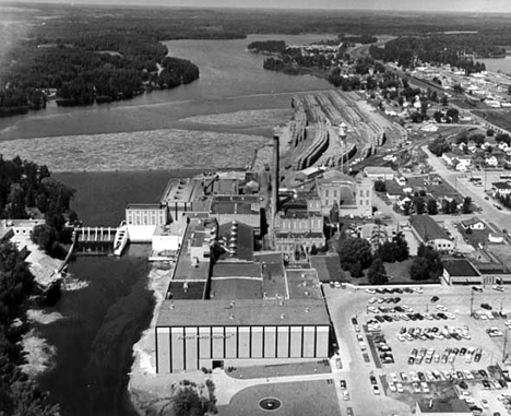 1960 - Here you see the Blandin Family Home to the left of the damn.