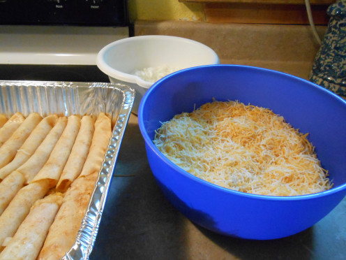 Place cheese and onions very close to where you will be rolling up your enchiladas.  This will keep your work area neater and means less clean up at the end.  This is the right side of my enchilada work station.