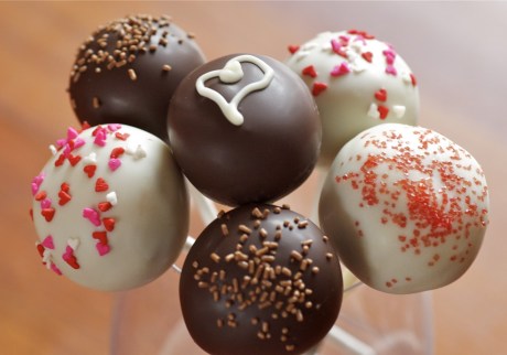 Have fun decorating your cake pops!