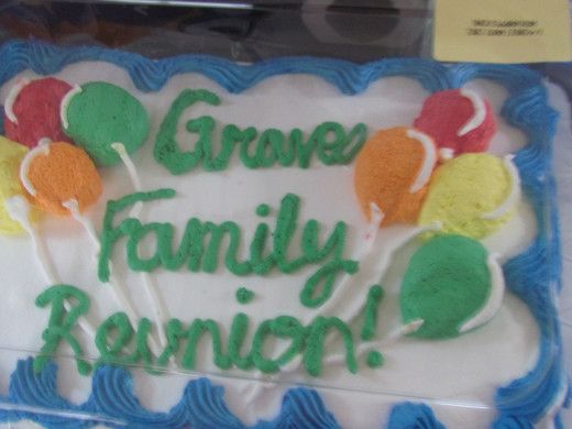 A beautifully decorated cake was available for dessert on this first event of our family reunion.