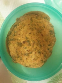 Recipe for Methi Thepla , Indian Flat bread with Fenugreek Leaves - Easy to follow step by step Instructions
