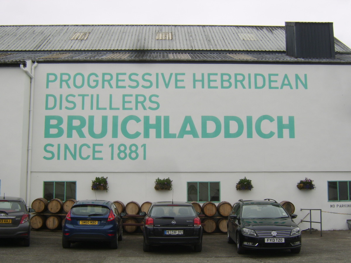 Sign in entrance courtyard of Bruichladdich distillery