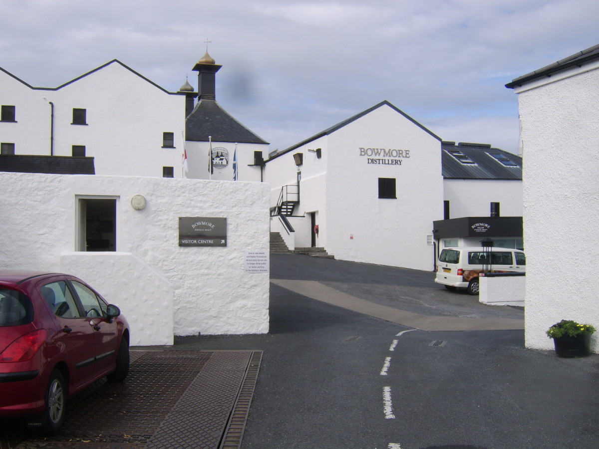 Main entrance to Bowmore Distillery