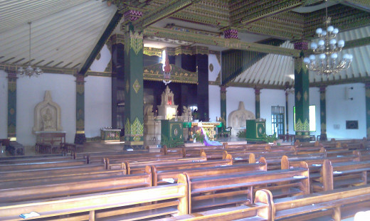 altar gereja ganjuran