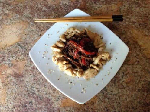 Kaniwa grain with sauteed sweet red bell peppers, onions, and carrots surrounded by chicken teriyaki. Drizzled with toasted sesame oil and roasted sesame seeds.