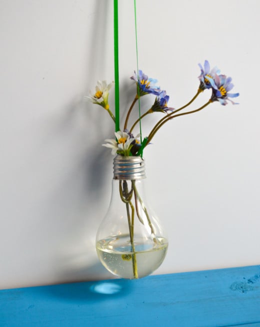 How to Make a Recycled Lightbulb/Light Bulb Flower Vase Tutorial | HubPages