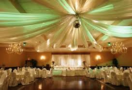 A large venue, needs plentiful décor, to make it look warm and give it ambience.