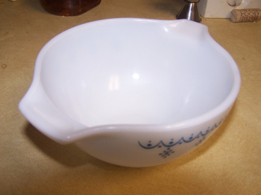 Small bowl that I use to scramble the eggs in, prior to cooking.
