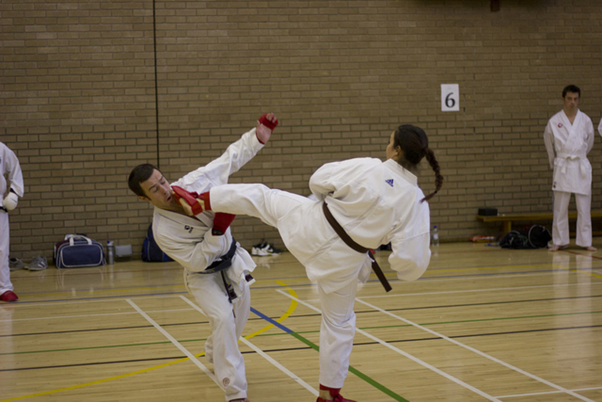 Swansea niversitesi Karate Kulb'nde tartma