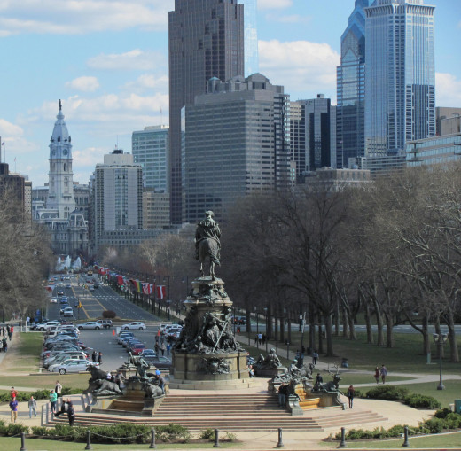 Statue of George Washington on Benjamin Franklin Parkway.