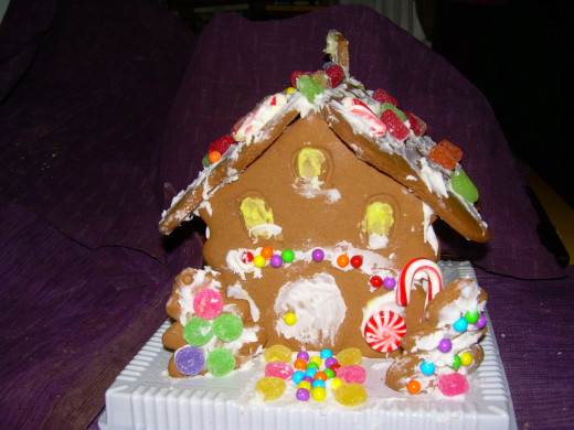 Gingerbread House ~ a fun family home holiday project