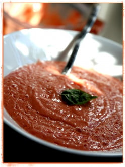 Tomato Soup Easiest Ever: 5 Minutes from Start to Finish with a Bleder