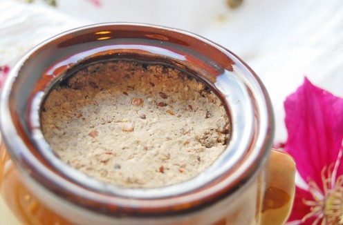 Almond, Oats, Linseed, Rhassoul Clay and Essential oils facial scrub