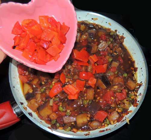 add broiled red peppers. Stir and remove from heat
