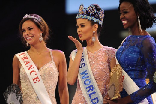Megan Young blowing a kiss to the crowd
