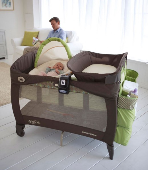 Graco Pack 'n Play Playard with Newborn Napper Station DLX