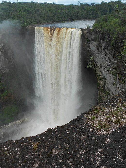 Majesty of Kaietaur Falls