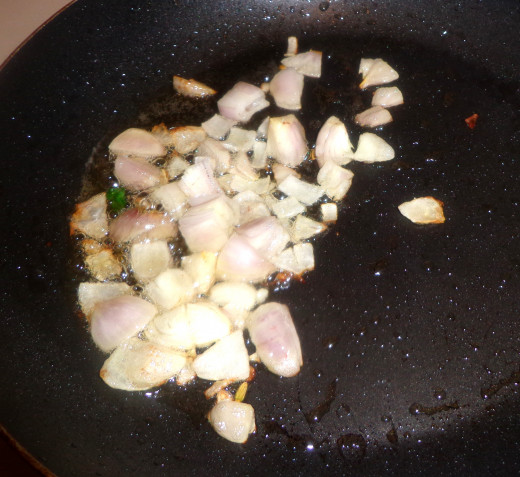 Small onions are getting fried in the oil