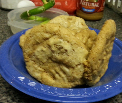 The (dwindling) finished batch of cookies.