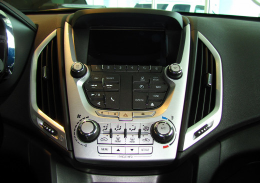 Terrain's 7 inch color touch screen allows a very user-friendly control of the audio system's Sirius/XM satellite radio functions