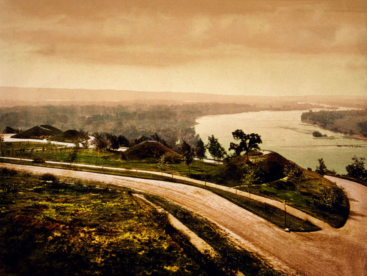 The Mississippi River, seen from Indian Mounds Park, 1898.