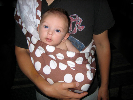Older babies can face out and see the world from the sling.