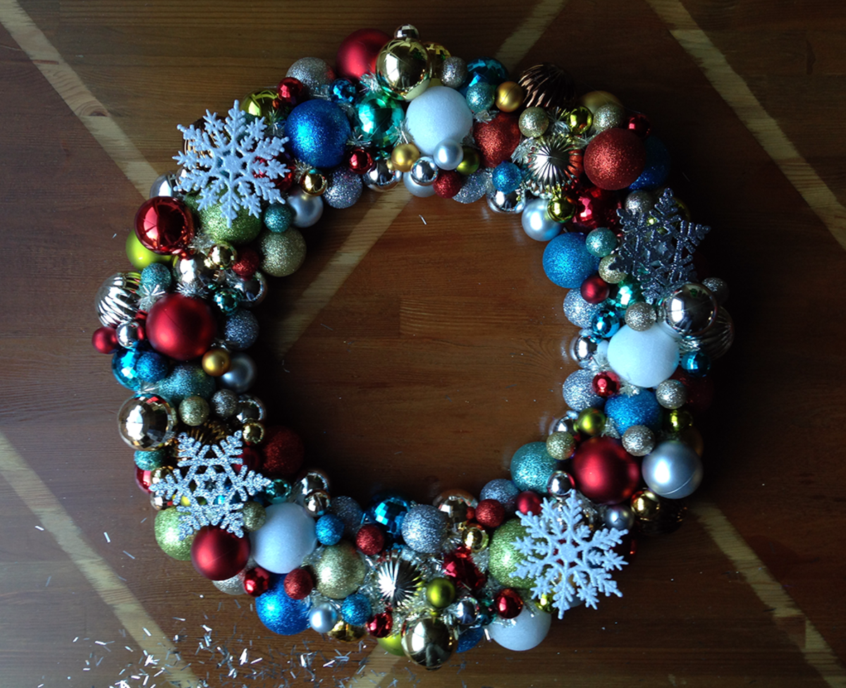How to Make a Christmas Wreath out of Ornaments | Holidappy
