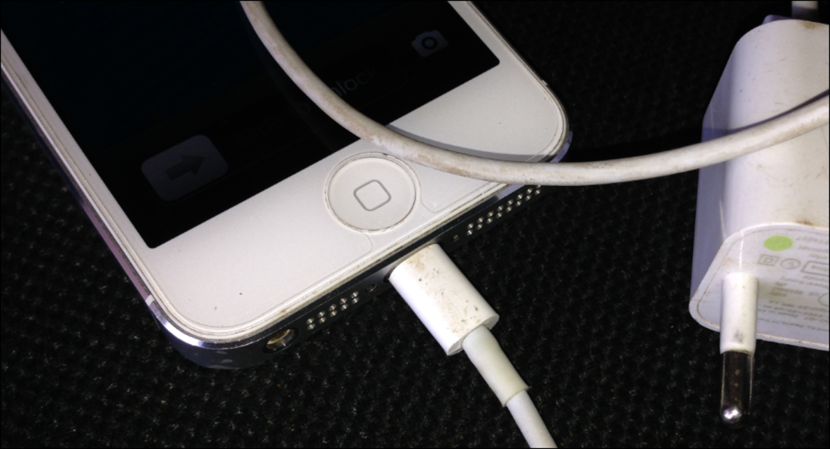 Charging the iPhone 5 
