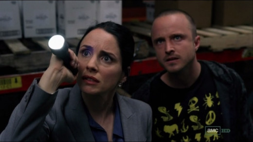 Lydia and Pinkman finds tracker beneath the barrel of methylamine  